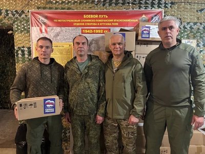 Депутат Александр Буцев и группа волонтёров из Новочеркасска, доставили в ДНР запас лекарств...