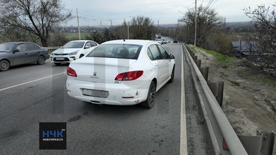 Утро началось не очень хорошо для водителя Пежо