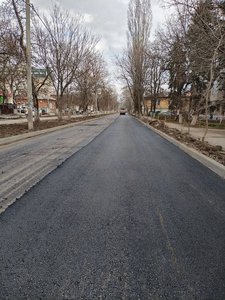 Заместитель Главы администрации Новочеркасска Вадим Марыгин показал как идут работы по замене... — фото 2