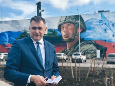Глава администрации  Юрий Лысенко показал  как теперь выглядит задняя стена бывшего кинотеатра...
