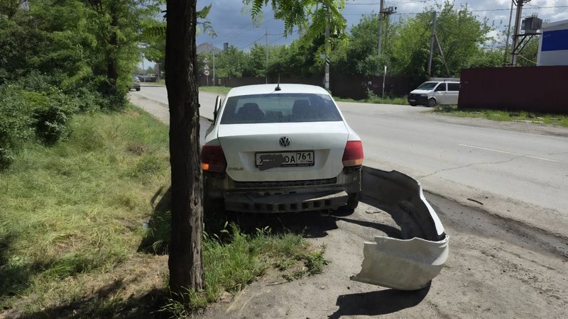 На улице Сарматской водитель БМВ, двигаясь в сторону Ростового выезда, выехал на встречку и снёс... — фото 4