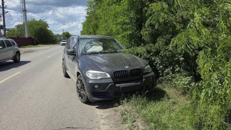 На улице Сарматской водитель БМВ, двигаясь в сторону Ростового выезда, выехал на встречку и снёс... — фото 7