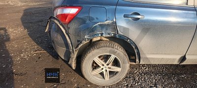 Попытка объехать спецтехнику на парковке НЭВЗа закончилась неудачно — фото 2