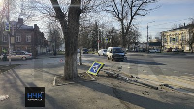 Утро началось не очень для двух автомобилей, дорожного знака и светофора — фото 7