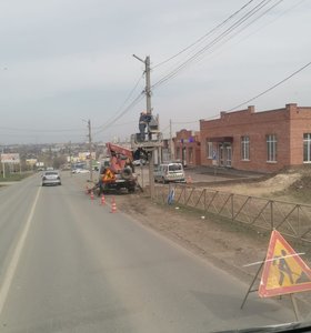 На Баклановском в районе площади Троицкой и на Ростовском выезде вешают сюрпризики — фото 2