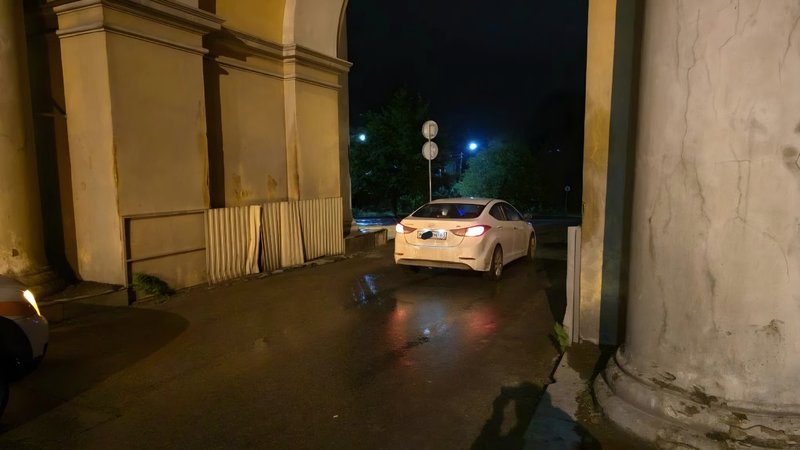 Водитель автомобиля Mitsubishi ночью на Платовском совершил ДТП с автомобилем Hyundai и со словами... — фото 2