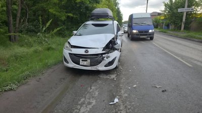 Водитель Мазды зазевался на Сарматской и неслабо догнал Мерседес — фото 5