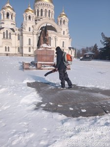 Небольшой фотоотчёт об уборке снега и очистке тротуаров в городе — фото 5
