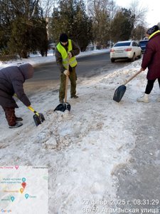 Небольшой фотоотчёт об уборке снега и очистке тротуаров в городе — фото 7