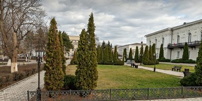 750 тысяч рублей пока планируется потратить на полив и покос газонов перед атаманским дворцом и...