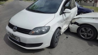 Девушка на белом Mercedes без страховки не уступила дорогу другой девушке на Volkswagen — фото 5