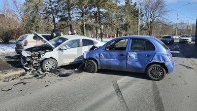 Серьёзная авария произошла сегодня на проспекте Баклановском в районе ресторана Мираж — фото 2