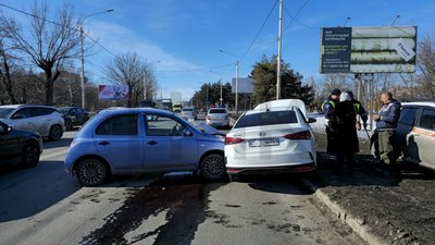 Серьёзная авария произошла сегодня на проспекте Баклановском в районе ресторана Мираж — фото 3