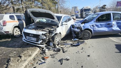 Серьёзная авария произошла сегодня на проспекте Баклановском в районе ресторана Мираж — фото 5