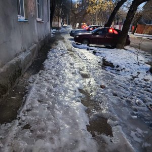 А это уже фотографии тротуаров по улице Толбухина нам только что присылали — фото 2