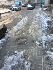 Наши подписчики с Молодёжки просят обратить внимание городских властей на состоянии тротуаров по... — фото 2