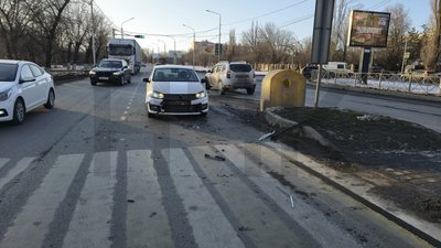 Небольшая авария произошла сегодня на проспекте Баклановском в районе стадиона — фото 5