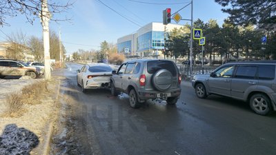 Водители Киа и Нивы Тревел решили проверить эффективность тормозов и прочность конструкции своих... — фото 2