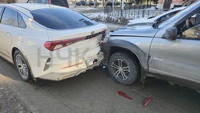 Водители Киа и Нивы Тревел решили проверить эффективность тормозов и прочность конструкции своих... — фото 3