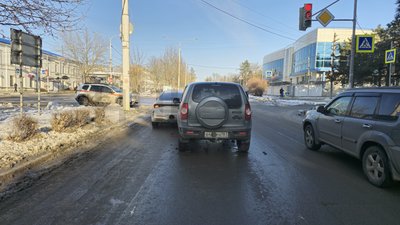 Водители Киа и Нивы Тревел решили проверить эффективность тормозов и прочность конструкции своих... — фото 4