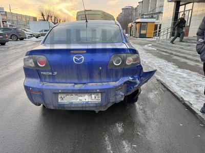 В районе магазина Магнит (бывший ресторан Сармат)  на Баклановском 172 водитель Мазды решила из...