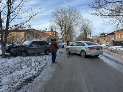 Автомобиль Шевроле, двигаясь по улице Фрунзе, не пропустил при повороте налево встречный автомобиль... — фото 3