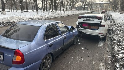 Во время подготовки к заездам Формулы -1, пилот из Новочеркасска в районе затяжного поворота возле...