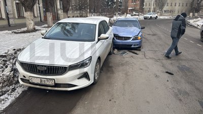 Во время подготовки к заездам Формулы -1, пилот из Новочеркасска в районе затяжного поворота возле... — фото 2
