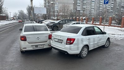 Пока сегодня обстановка на дорогах спокойная, продолжаем рассказывать о мелких вчерашних ДТП