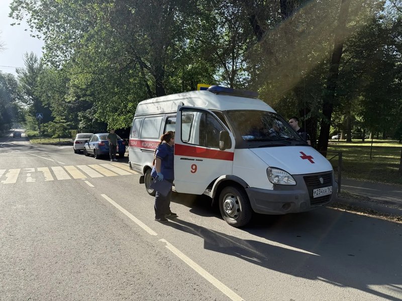 На улице Бердичевского водителя Хонды ослепило солнце и он сбил женщину на пешеходном переходе — фото 1