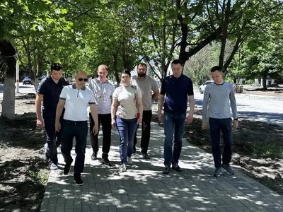 Министр ЖКХ Ростовской области Антонина Пшеничная прогулялась по Платовскому с руководством города