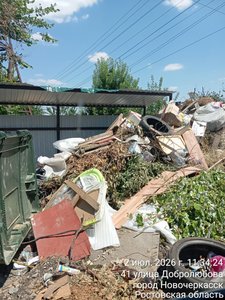 В Новочеркасске разрастается опасная свалка: есть риск пожара в жилом квартале — фото 4