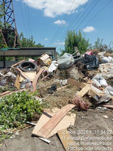 В Новочеркасске разрастается опасная свалка: есть риск пожара в жилом квартале — фото 5
