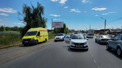 ДТП в Новочеркасске на пересечении улиц Харьковской и Войкова — фото 3