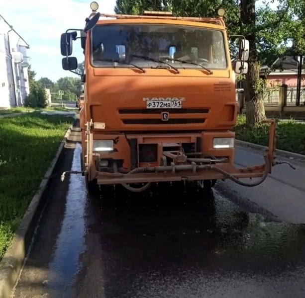После встречи главы администрации Новочеркасска Павла Исакова с жителями микрорайона Донской в... — фото 2