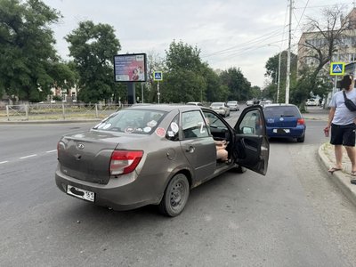На пересечении Баклановского проспекта и Пушкинской улицы столкнулись «Гранта» и Volkswagen — фото 2
