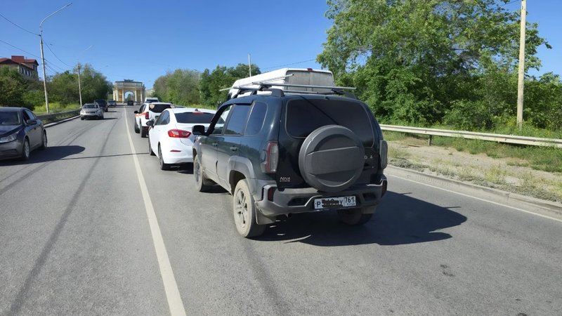 Доброе утро! Лёгкое ДТП на мосту и кто-то может опоздать на работу — фото 4