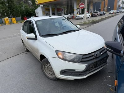 В Новочеркасске возле АЗС «Роснефть» столкнулись два автомобиля