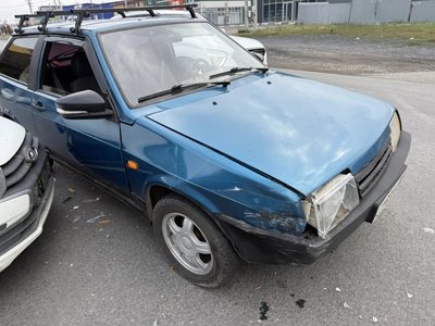 В Новочеркасске возле АЗС «Роснефть» столкнулись два автомобиля — фото 3