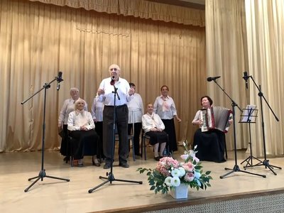 Хоровой коллектив «Родные напевы» под руководством Елены Куприяновой дал концерт для жителей... — фото 2