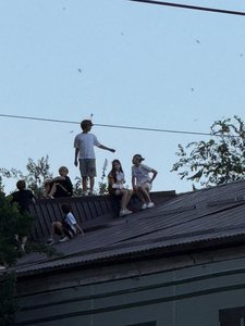 В Новочеркасске дети играют на крыше заброшенного здания — объект остаётся опасным и не...