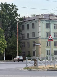 В Новочеркасске дети играют на крыше заброшенного здания — объект остаётся опасным и не... — фото 3