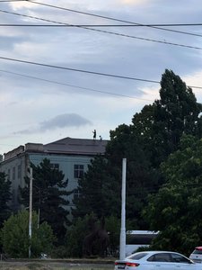 В Новочеркасске дети играют на крыше заброшенного здания — объект остаётся опасным и не... — фото 4