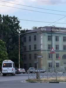 В Новочеркасске дети играют на крыше заброшенного здания — объект остаётся опасным и не... — фото 6