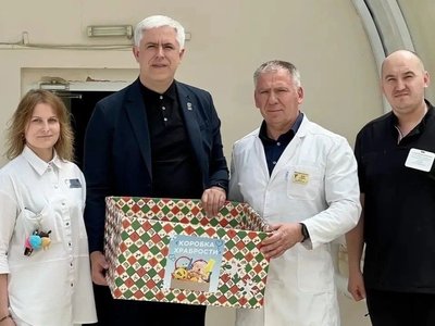 В Новочеркасске в детское хирургическое отделение БСМП привезли подарки для юных пациентов — так в... — фото 3