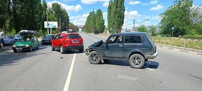 Водитель Нивы на полном ходу догнал Ниссан Кашкай — фото 2