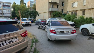 В Новочеркасске на улице Визирова, возле дома 13, случилось дорожно‑транспортное происшествие — фото 3