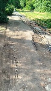 В Новочеркасске жители вновь столкнулись с проблемой затопления дороги на улице Орджоникидзе