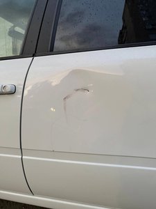 Какие-то негодяи зацепили автомобиль нашего подписчика на проспекте Баклановском, 120