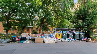 Переулок Гайдара утопает в мусоре: жители опасаются ухудшения санитарной обстановки